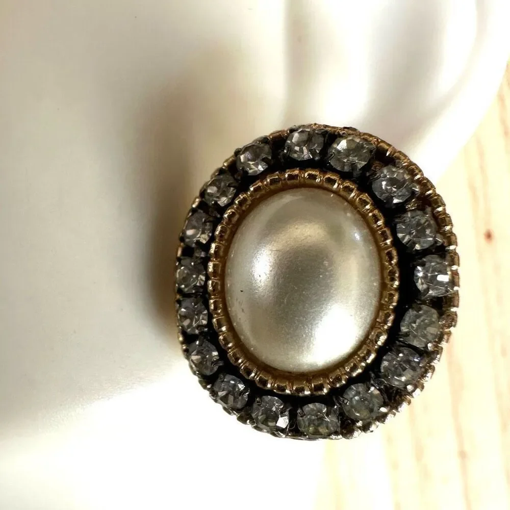 Vintage-Style Faux Pearl & Rhinestone Oval Stud Earrings